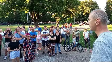 protest u parku beli