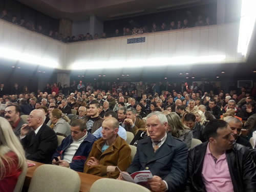 Član Predsjedništva Bosne i Hercegovine Nebojša Radmanović, Predsjednik Republike Srpske Milorad Dodik, predsjednik Vlade Republike Srpske Željka Cvijanović i predsjedavajući Parlamentarne skupštine Bosne i Hercegovine Milorad Živković večeras su u Doboju.  U prepunoj sali Pavlović univerziteta održava se javna tribini na kojoj se građani Doboja informišu o trenutnoj situaciji u Republici Srpskoj i Bosni i Hercegovini u svjetlu protesta koji se dešavaju u Federaciji BiH.