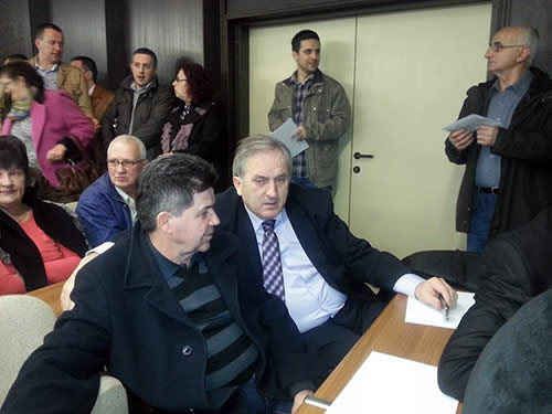 Član Predsjedništva Bosne i Hercegovine Nebojša Radmanović, Predsjednik Republike Srpske Milorad Dodik, predsjednik Vlade Republike Srpske Željka Cvijanović i predsjedavajući Parlamentarne skupštine Bosne i Hercegovine Milorad Živković večeras su u Doboju.  U prepunoj sali Pavlović univerziteta održava se javna tribini na kojoj se građani Doboja informišu o trenutnoj situaciji u Republici Srpskoj i Bosni i Hercegovini u svjetlu protesta koji se dešavaju u Federaciji BiH.