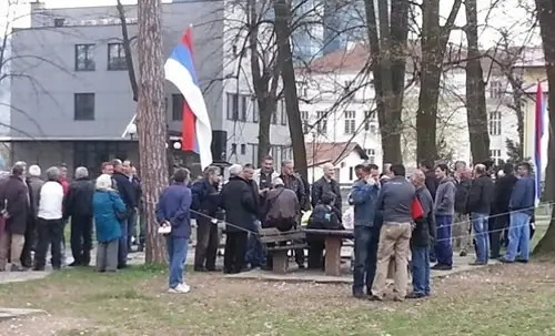 u Banjaluci okupljaju se borci i nezadovoljni građani