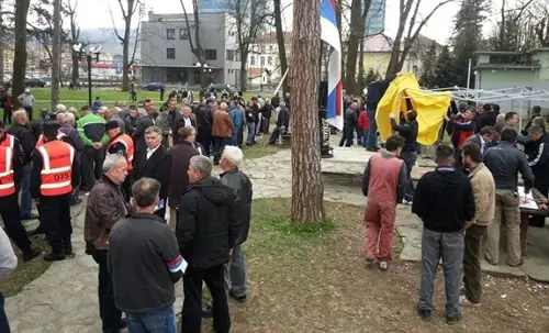 u Banjaluci okupljaju se borci i nezadovoljni građani
