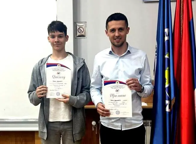 FOTO: Dobojski Info | DOBOJ: Učenik Gimnazije „Jovan Dučić“ osvojio treće mjesto na Republičkom takmičenju iz matematike