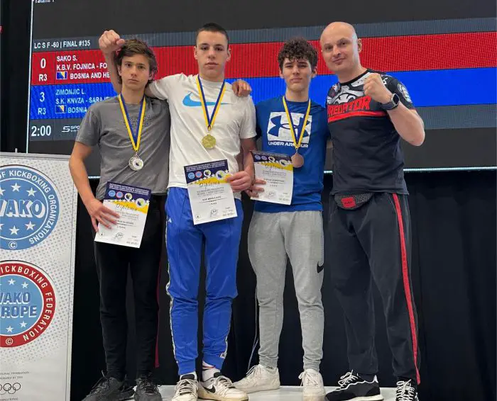FOTO: Dobojski Info | Pun set medalja na državnom prvenstvu u kikboksingu