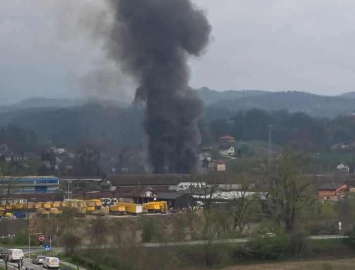 DOBOJ: Gust dim iznad grada