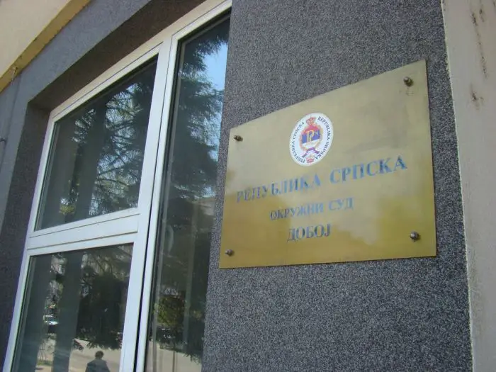 FOTO: Dobojski Info | DOBOJ: Potvrđena optužnica protiv lica iz Modriče zbog razbojništva i neovlašćenog držanja oružja
