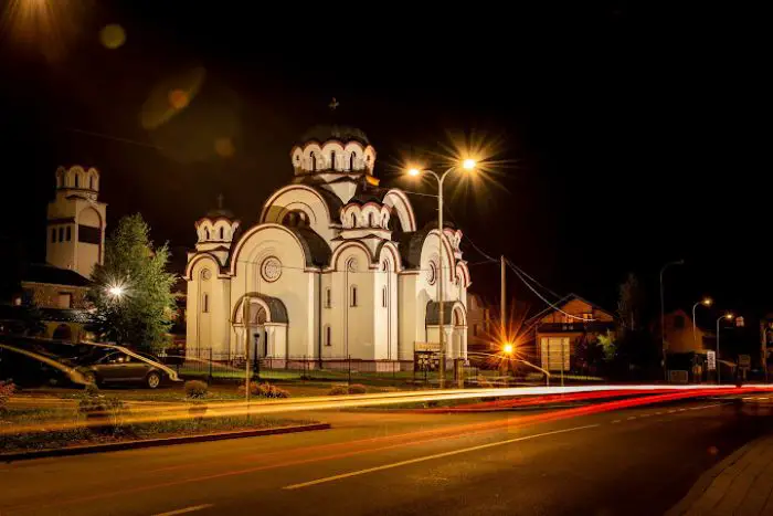 FOTO: Inga Cvijanović | DOBOJ: Donatorsko veče za obnovu Spomen-hrama Svetih apostola Petra i Pavla