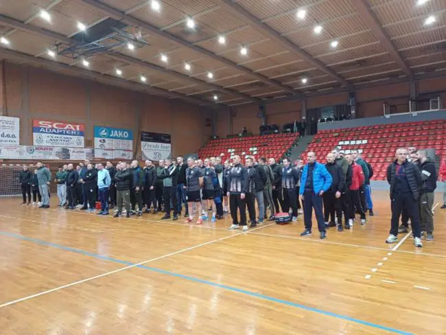 FOTO: Dobojski Info | Humanitarni turnir Policijske uprave Doboj za pomoć Andrijani Lazić iz Broda