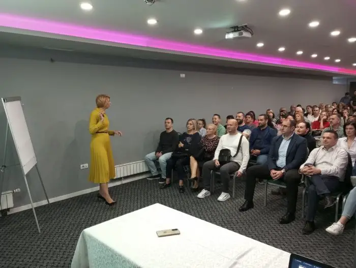 FOTO: Bolnica Doboj | DOBOJ: Antimikrobna rezistencija u fokusu stručnog predavanja