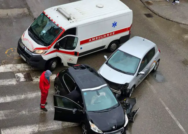 FOTO: Dobojski Info | KIŠA DONIJELA NEZGODE: Više sudara u Doboju, apel vozačima na oprez
