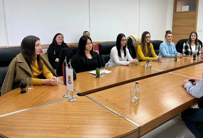 FOTO: Dobojski Info | DOBOJ: Podrška realizaciji projekata savjeta učenika srednjih škola