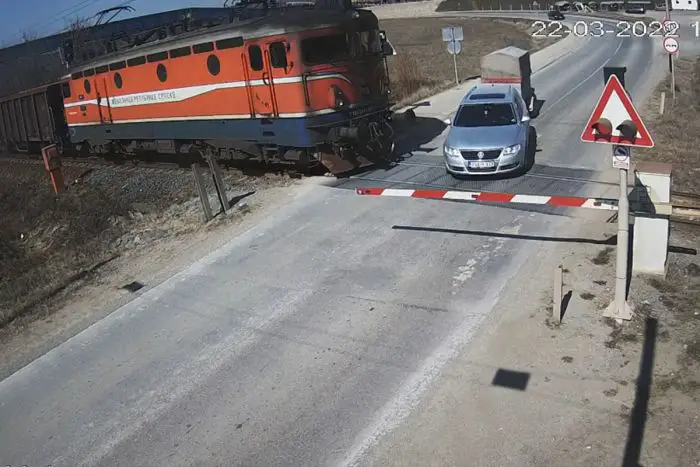 FOTO: Arhiv/Ilustracija | DOBOJ: Sudar teretnog voza i automobila, nema povrijeđenih
