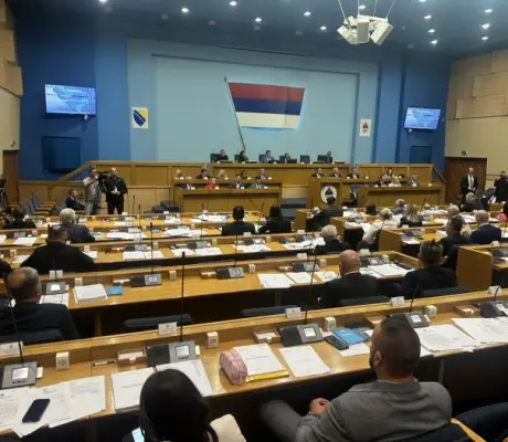 Povećane plate poslanicima u Narodnoj skupštini RS, da li su to i zaslužili?