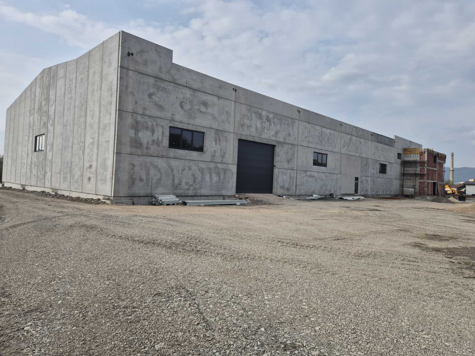 (FOTO) OGLAS: Izdaje se savremeni poslovni objekat površine 2.400 m²