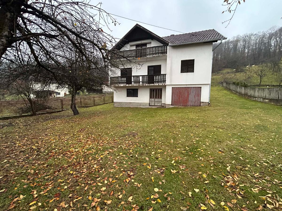 (FOTO) OGLAS: Prodaje se kuća u Bušletiću, 2,5 duluma zemljišta