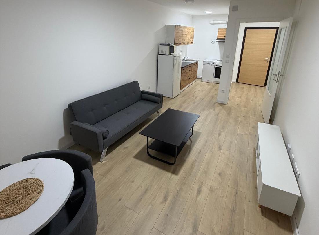 OGLAS: Iznajmljuje se potpuno opremljen, nov stan površine 44 m²