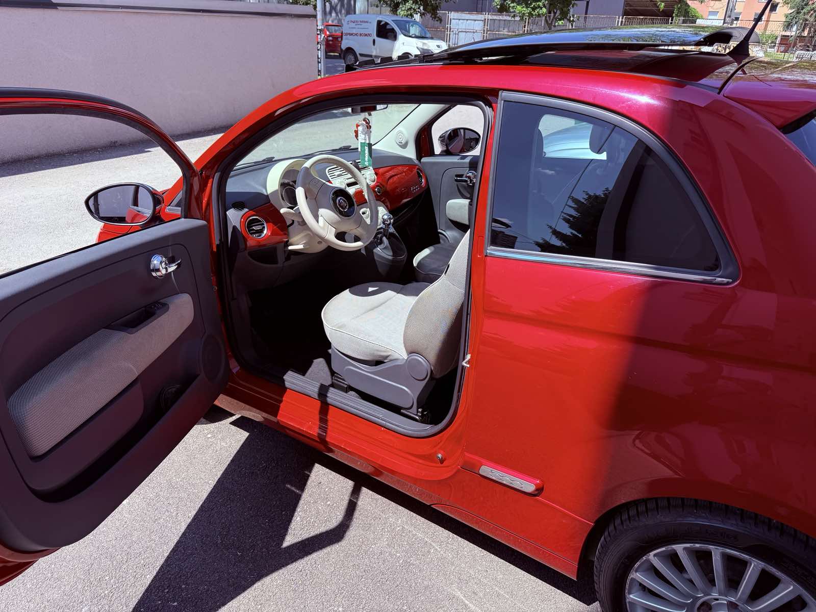 OGLAS: Na prodaju Fiat 500 Lounge 1.4 – Panorama, 2009. godište
