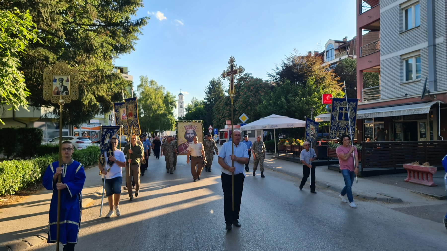 DOBOJ Litija gradskim ulicama i parastos za sve stradale Srbe 03