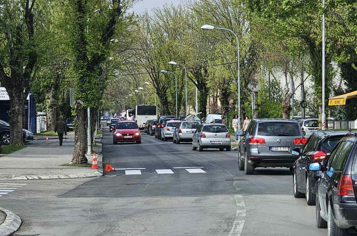 PUTEVI: Saobraćaj se odvija bez zastoja, tokom dana pojačan priliv vozila ka granici