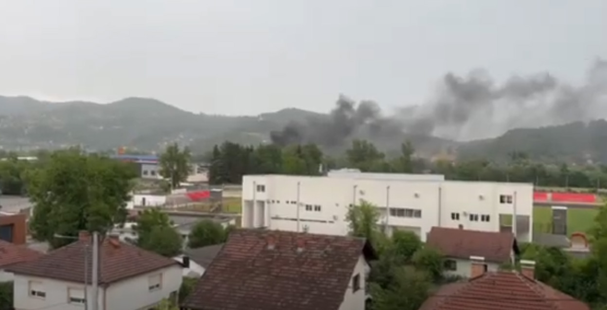 DOBOJ: Gust crni dim iz pravca Buvlje pijace uznemirio građane (VIDEO)