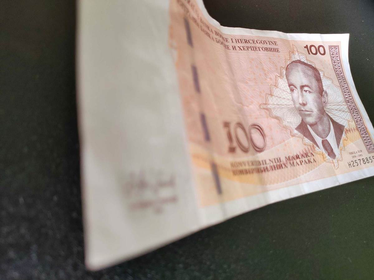 JE LI OVO REALNO: Evo šta možemo kupiti u prodavnici za 100 KM