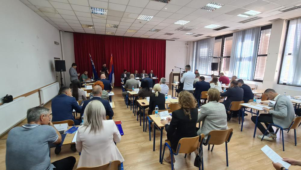 Vanredna sjednica u Doboju: Odbornici brane Dodika od “političkog pritiska”!