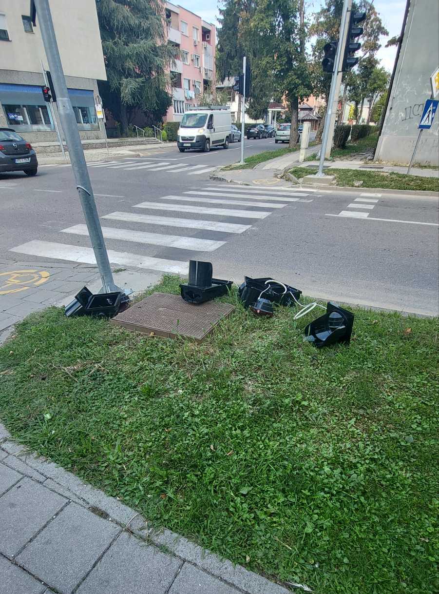 semafor na ukletoj raskrsnici unisten 05