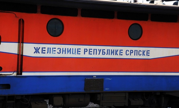 "Sudar se nije mogao izbjeći" Automobil PODLETIO POD VOZ na relaciji Banjaluka-Doboj