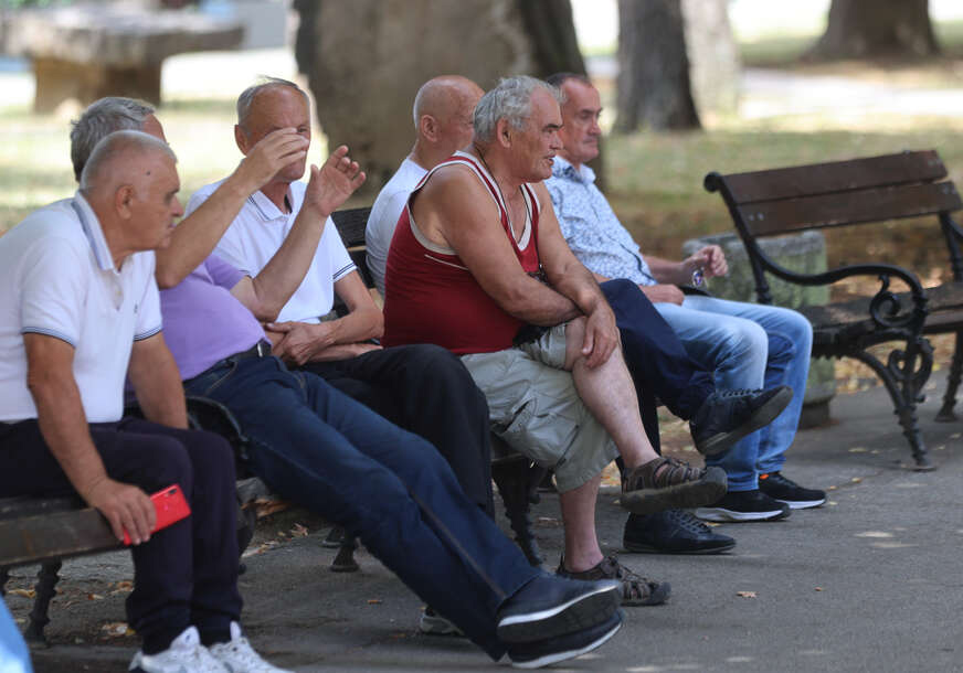 "Ulica jedino rješenje" Penzioneri i borci GRCAJU U BIJEDI, lideri ih UBJEĐUJU DA DOBRO ŽIVE