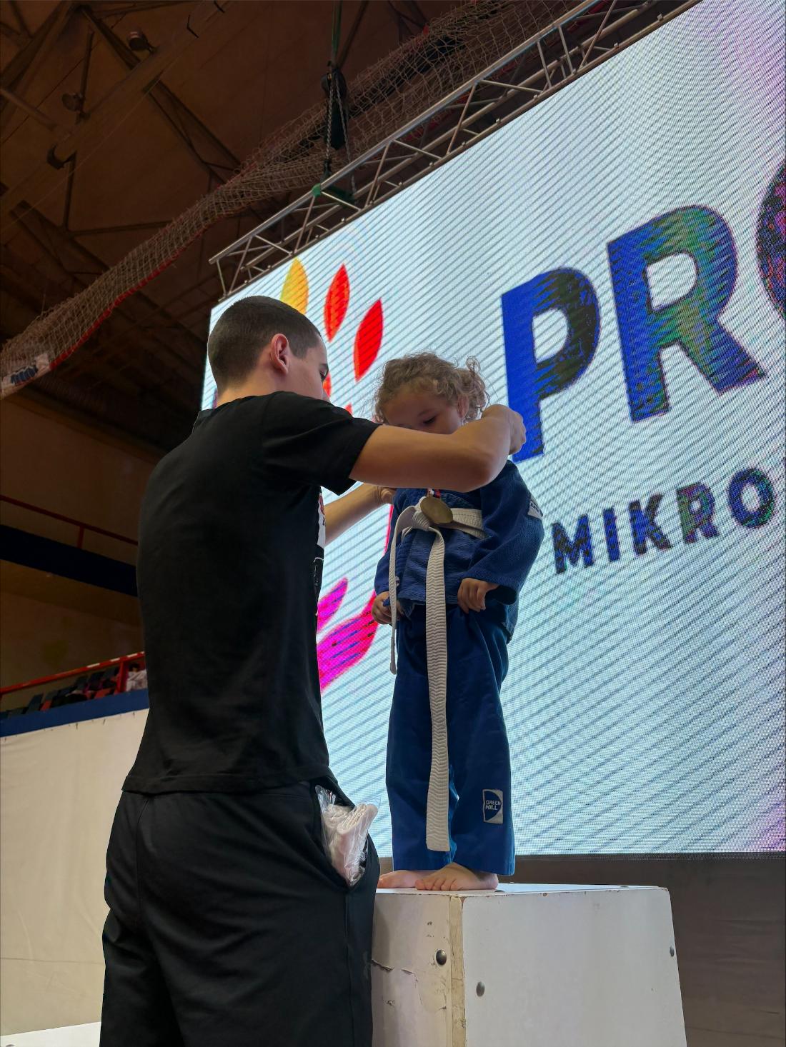 DOBOJ Zlatne medalje za Anu Todorovic i Anju Nikolic na medjunarodnom dzudo takmicenju 01