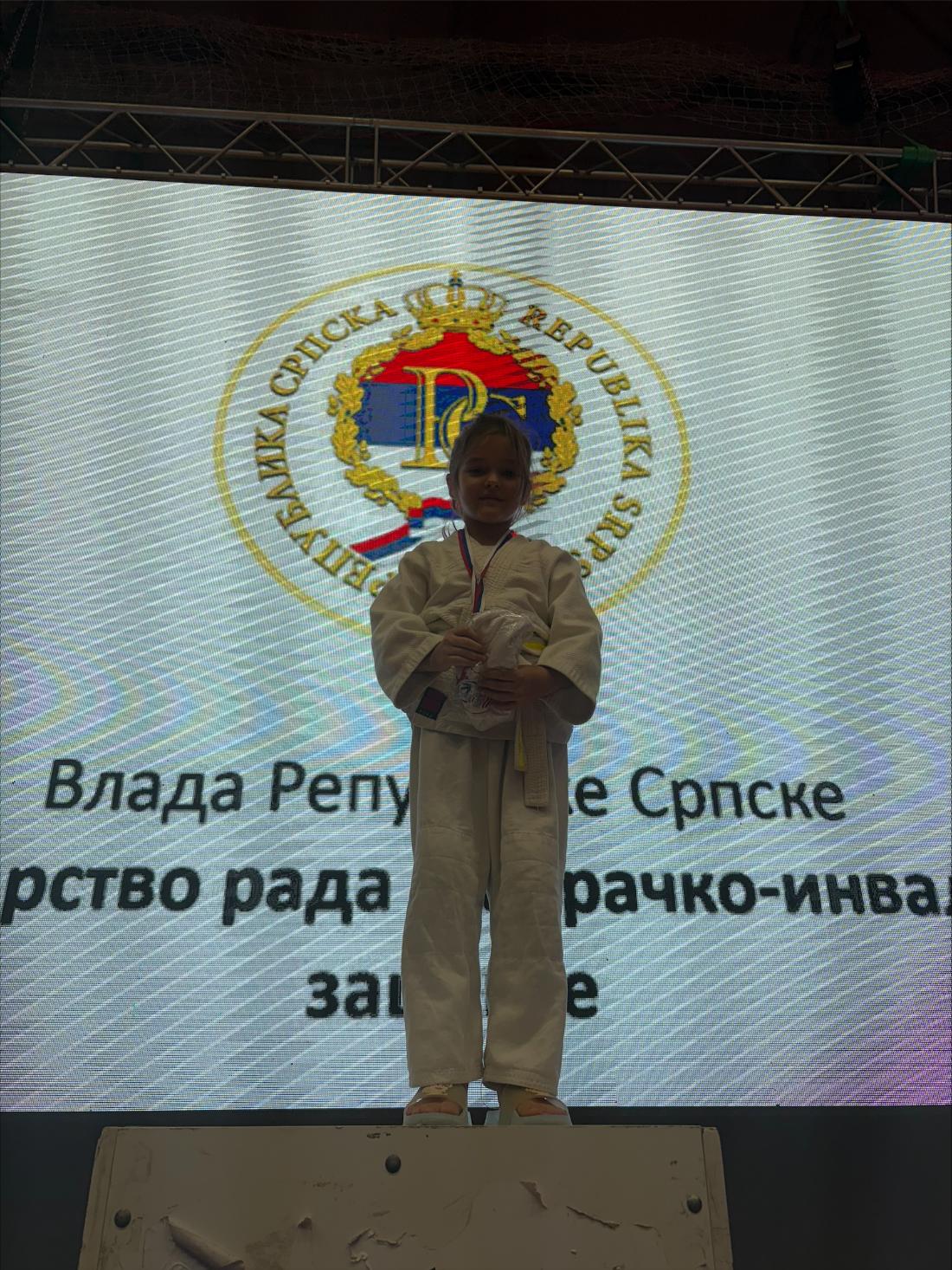 DOBOJ Zlatne medalje za Anu Todorovic i Anju Nikolic na medjunarodnom dzudo takmicenju 04