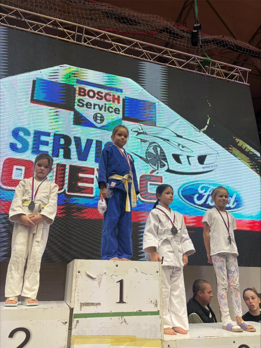 DOBOJ Zlatne medalje za Anu Todorovic i Anju Nikolic na medjunarodnom dzudo takmicenju 05