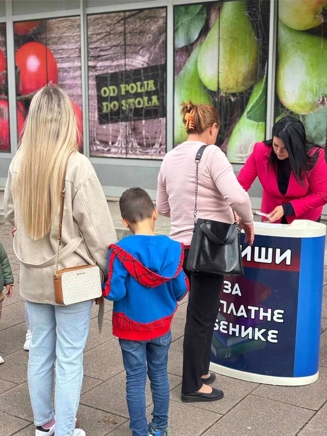 Akcija prikupljanja potpisa za besplatne udzbenike u Doboju 02