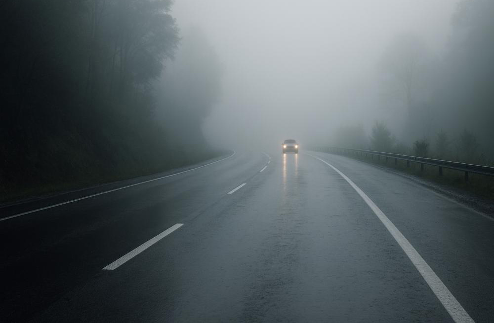 PUTEVI: Oprez zbog mokrih kolovoza, radova i magle