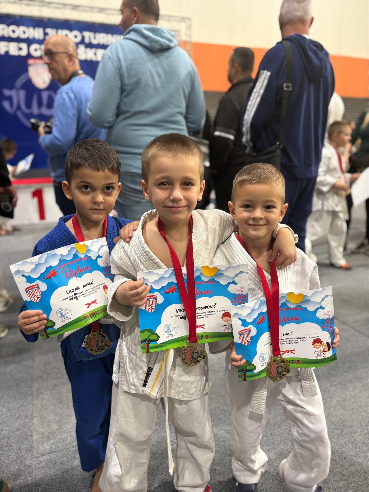 DOBOJSKI INFO Najmladji dzudisti Ozrena uspjesni na turniru u Gradisci 03