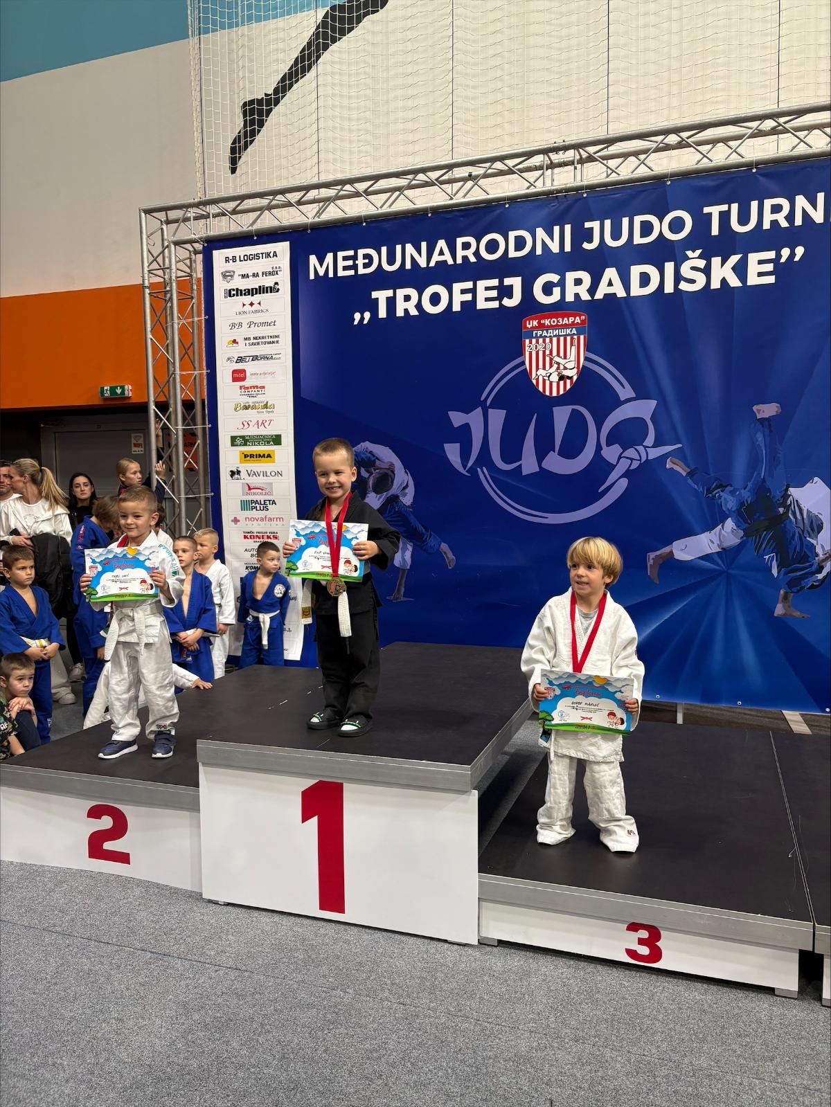 DOBOJSKI INFO Najmladji dzudisti Ozrena uspjesni na turniru u Gradisci 04