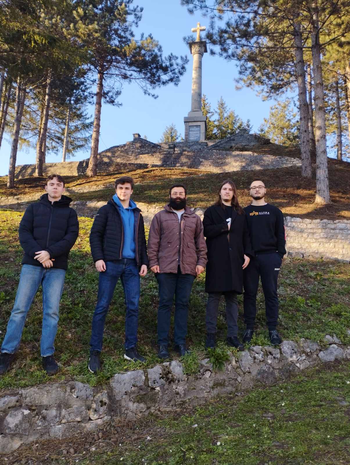 Gimnazijalci iz Doboja uredili Spomen kosturnicu Dobojskih logorasa 01