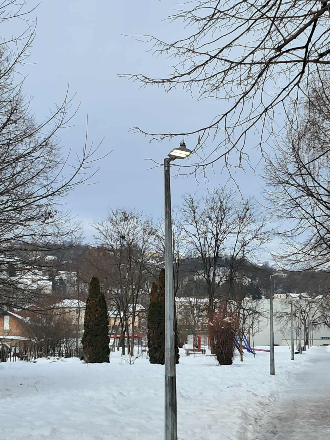 gori gradska rasvjeta u Doboju u po dana 01