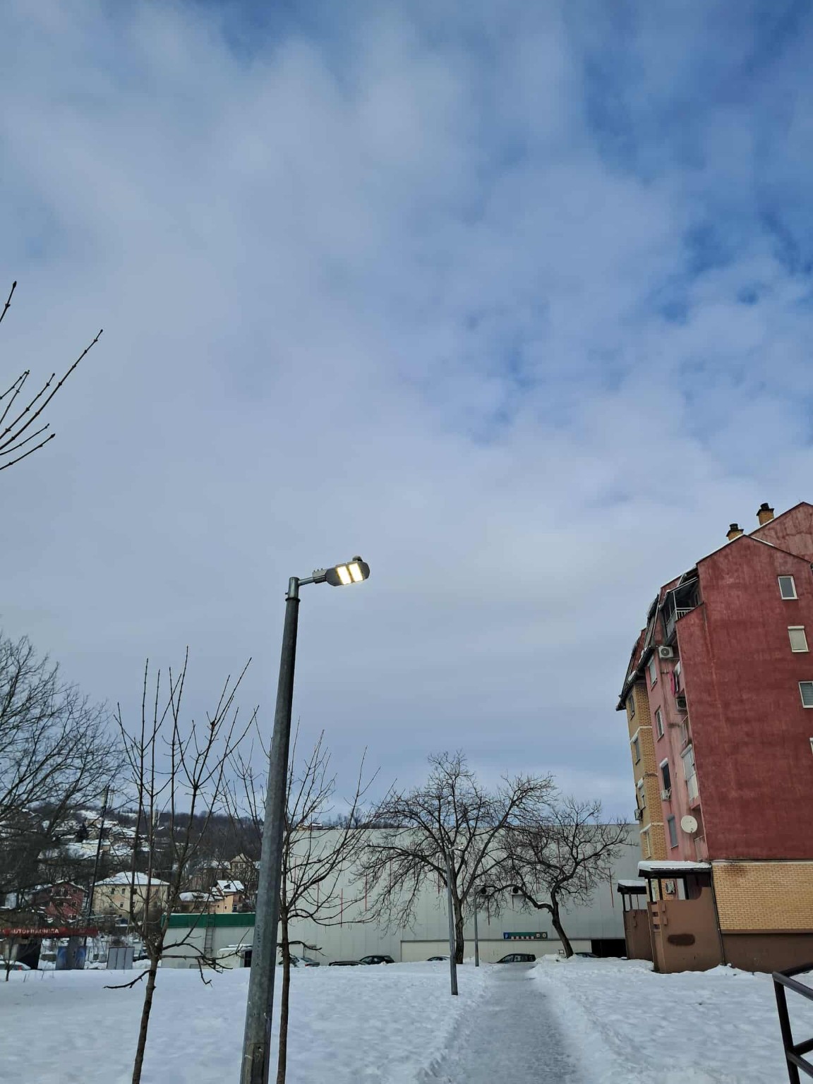 gori gradska rasvjeta u Doboju u po dana 02