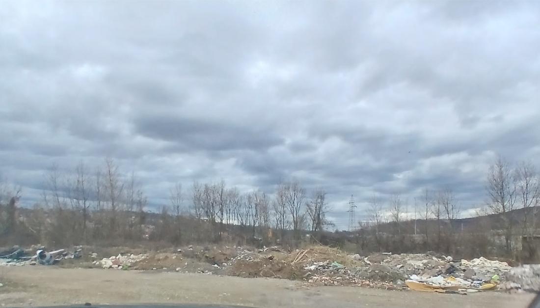 divlja deponija smeca na ulazu u Doboj 01