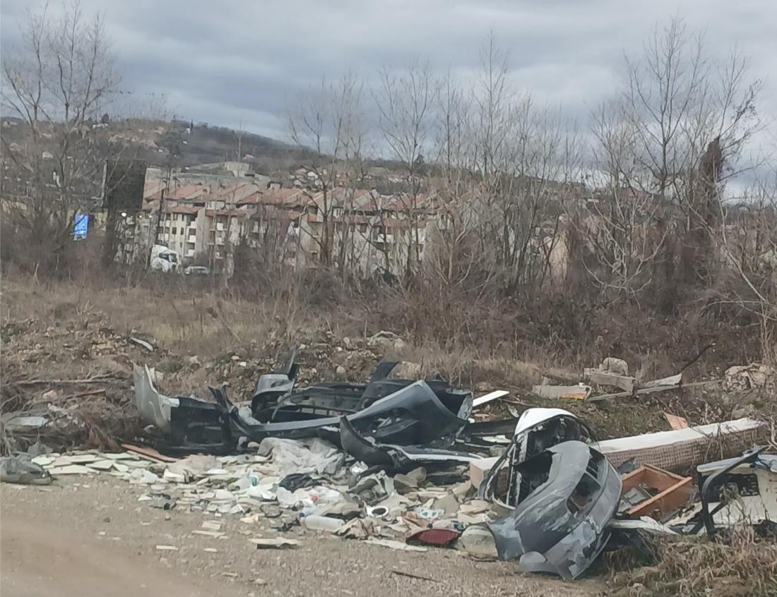 divlja deponija smeca na ulazu u Doboj 02