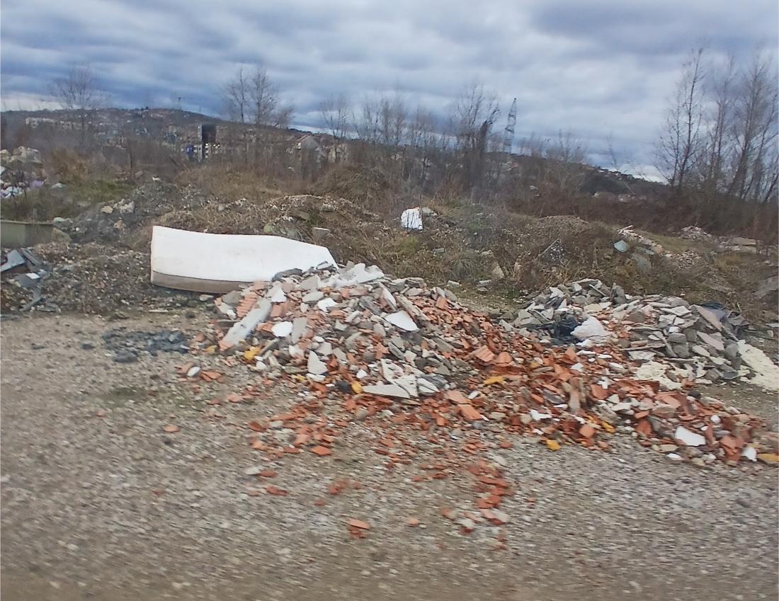 divlja deponija smeca na ulazu u Doboj 03