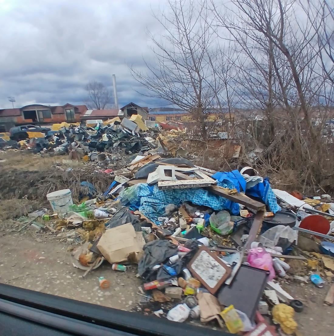 divlja deponija smeca na ulazu u Doboj 06