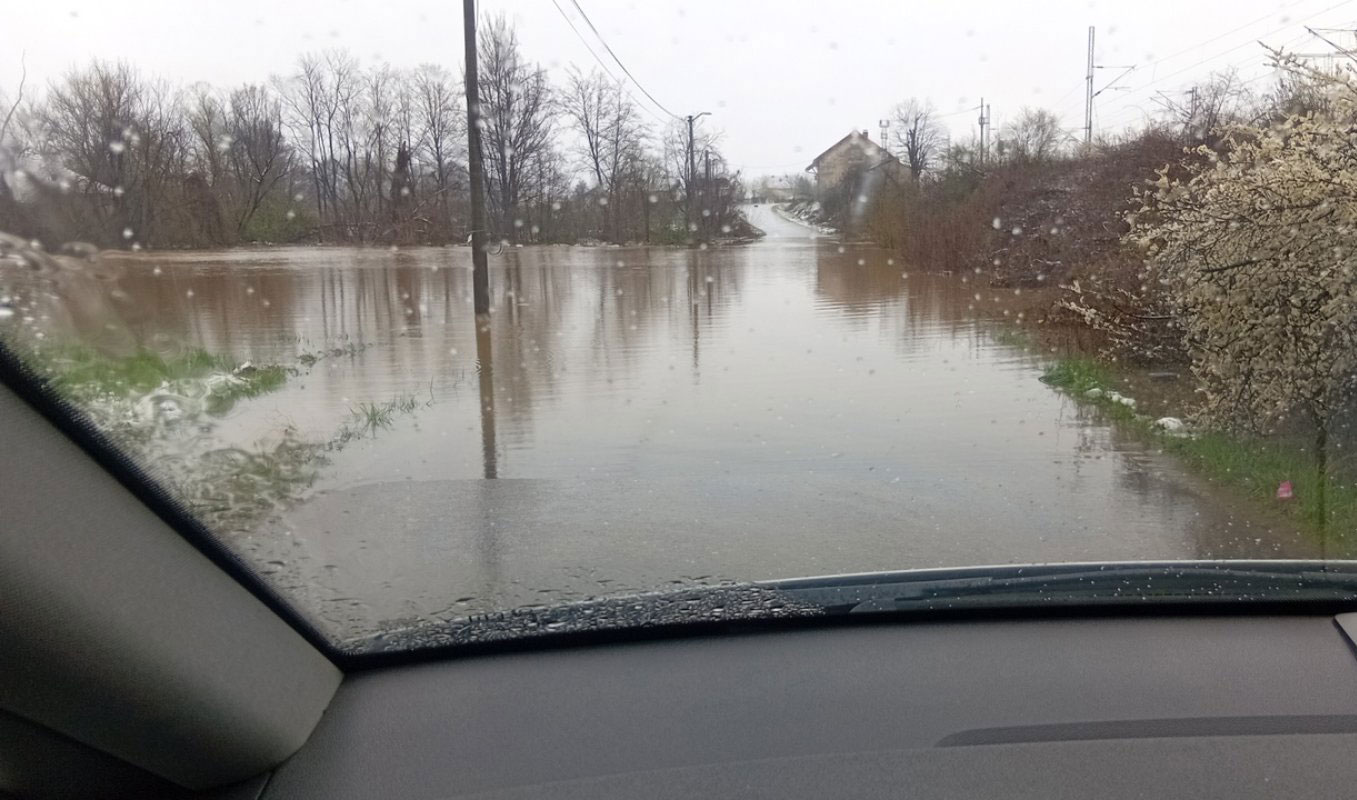 VODOSTAJI RASTU: Ukrina u Derventi naglo porasla, porast i na Bosni kod Doboja