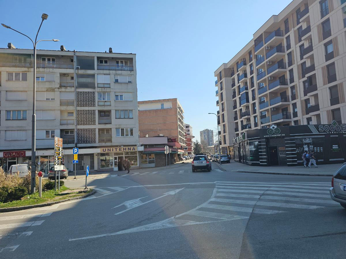 PUTEVI: Stabilni uslovi za vožnju, ali brojne dionice pod izmijenjenim režimom