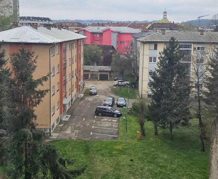 (FOTO) OGLAS: Izdaje se stan na duži period