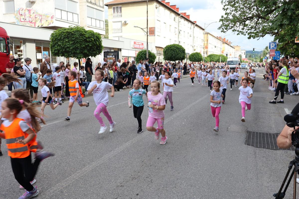 DOBOJ Mladjen Samardzic i Jelena Kosic pobjednici Djurdjevdanske trke 01