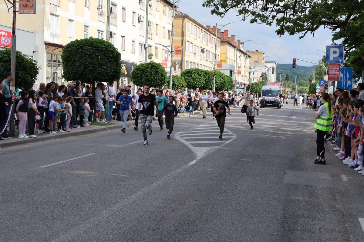DOBOJ Mladjen Samardzic i Jelena Kosic pobjednici Djurdjevdanske trke 06