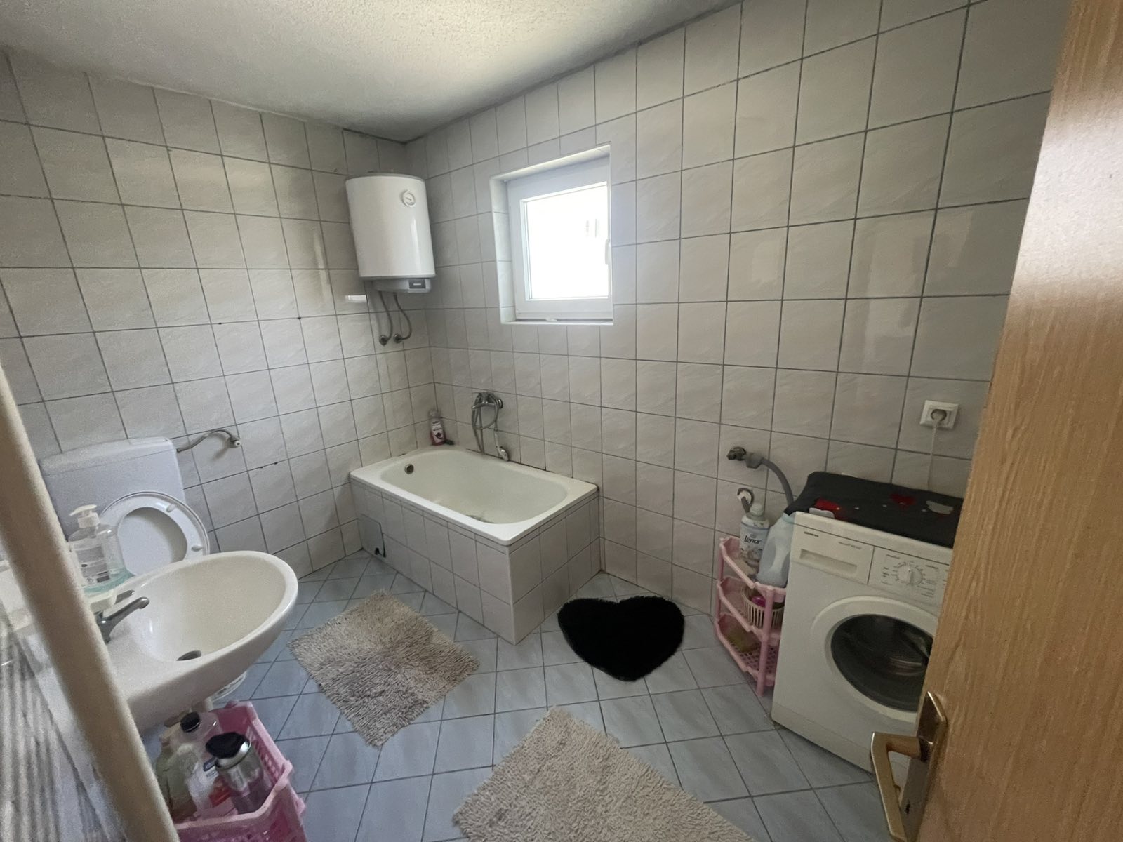 Novica stan u kuci 02