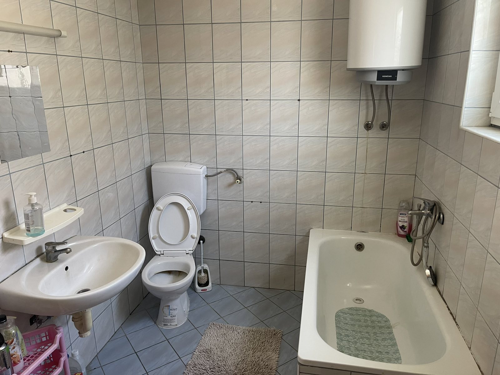 Novica stan u kuci 04