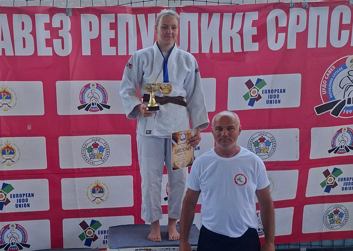 (FOTO) Odličan nastup džudista Athlete M u Doboju: Anji Petrović zlato i pehar za najbolju mlađu seniorku